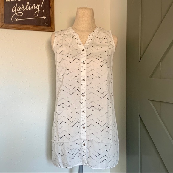 Liz Lange Tops - Liz Lange Sleeveless Maternity Blouse S